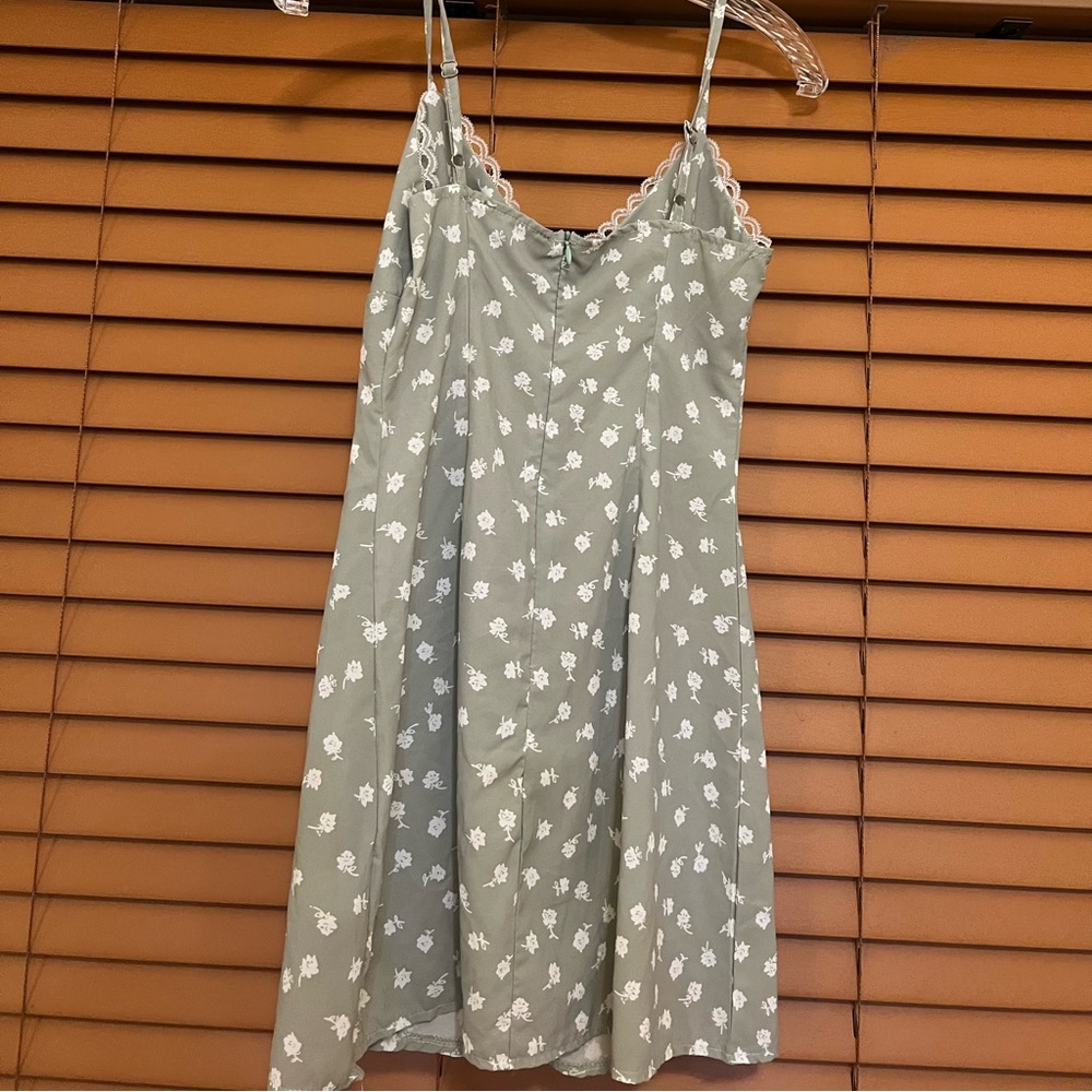 Green white flower short dress petite